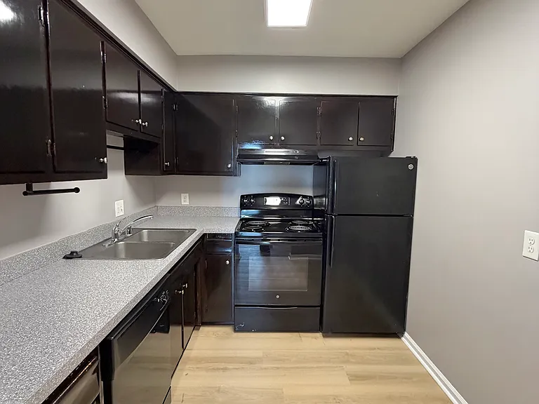 163 Lakeshore Dr #A21 — Photo 7