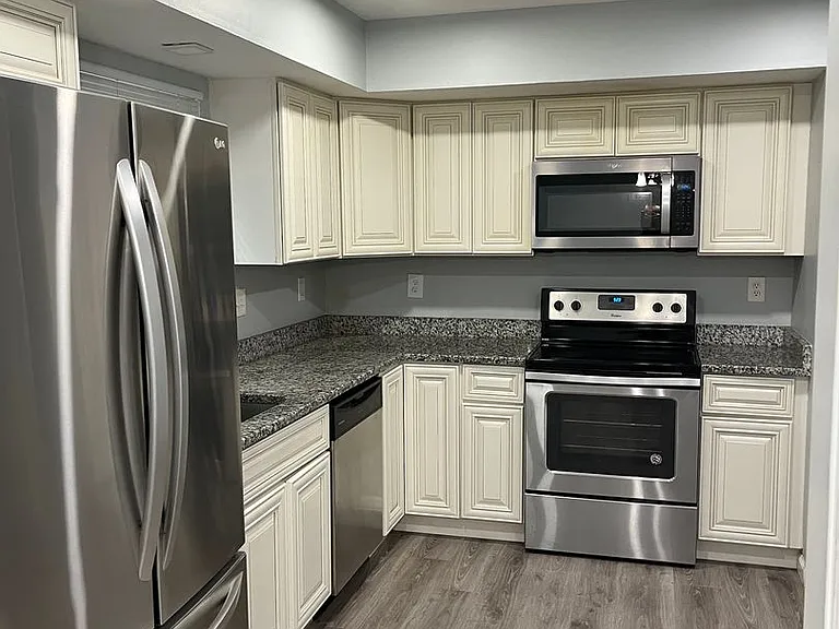 2513 Robinson Pl — Photo 5