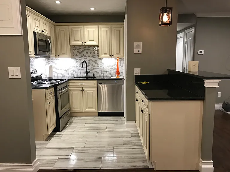 685 Oak St #12 — Photo 3