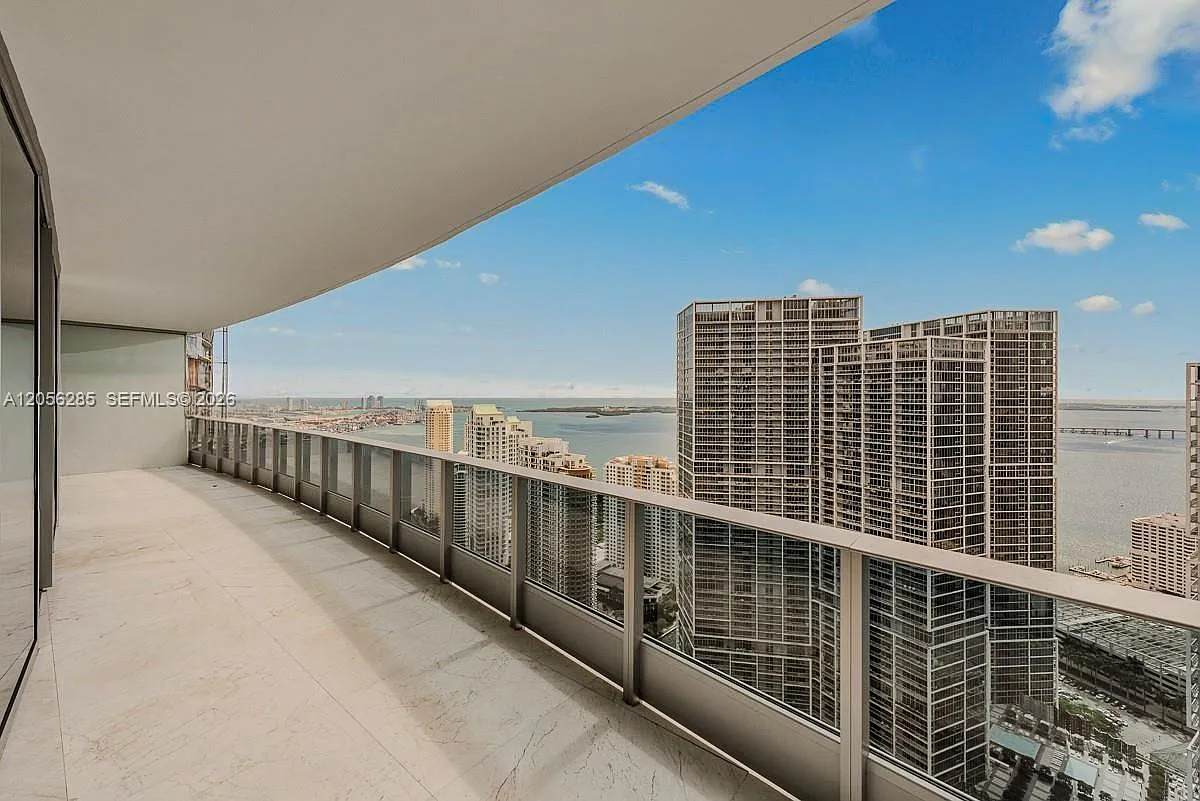 Epic West Condo — Photo 1