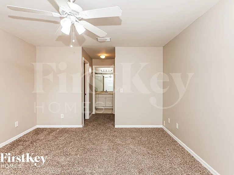 1141 Ebert St E — Photo 13