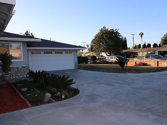 3rd image of 10382 Eleanor Dr