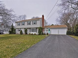607 Namquid Dr, Warwick, RI 02888