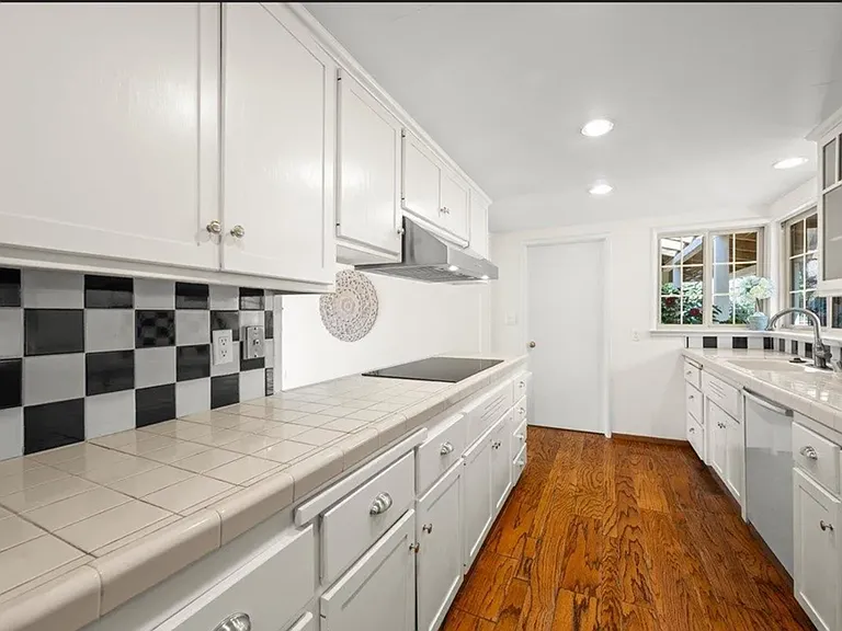 419 Greenwood Dr — Photo 13