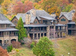 214 Clubhouse Ln #B-202, Mill Spring, NC 28756