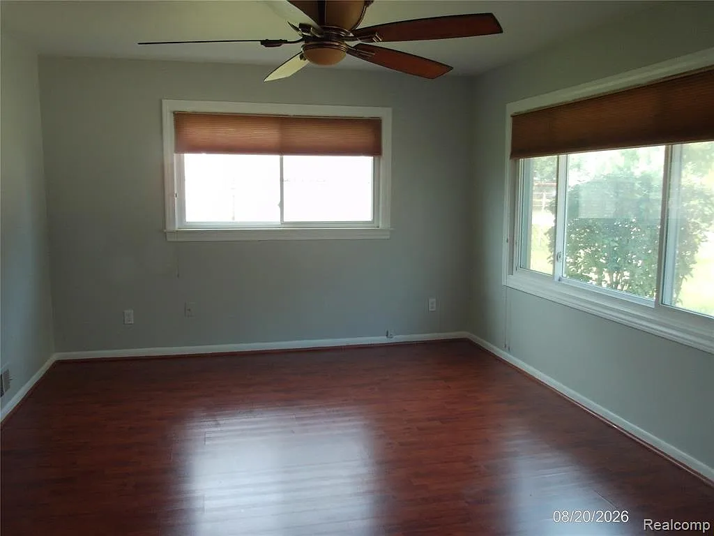 4 bed, 1200 sqft, $1,900 — Photo 3