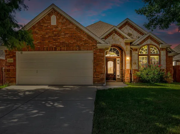 8737 Regal Royale Dr, Fort Worth, TX 76108