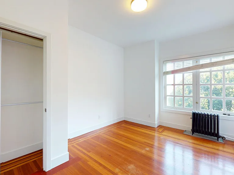 1433 Clay St #15 — Photo 7