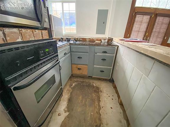3rd image of 2113 N Weber St