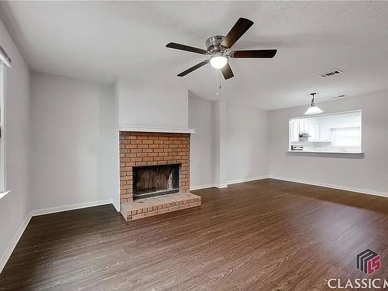 2 bed, 1.5 bath, 1292 sqft, $1,300 — Photo 2