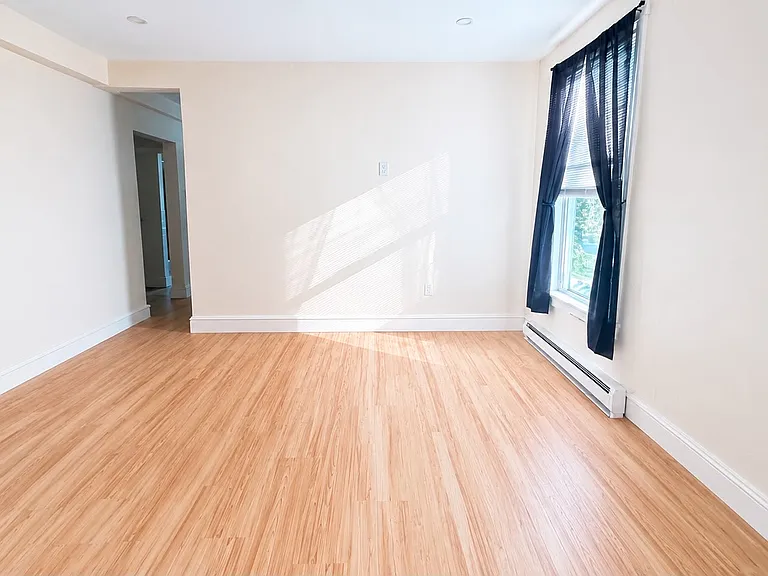 4-4-4A Broad St #3 — Photo 2