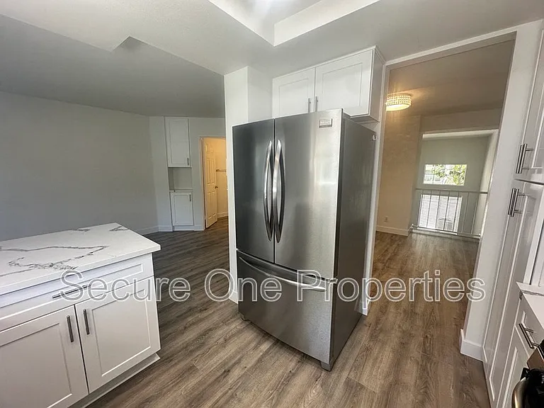 674 Warwick Ave — Photo 13