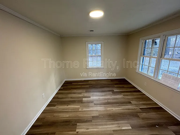 313 Ferndale Dr — Photo 3