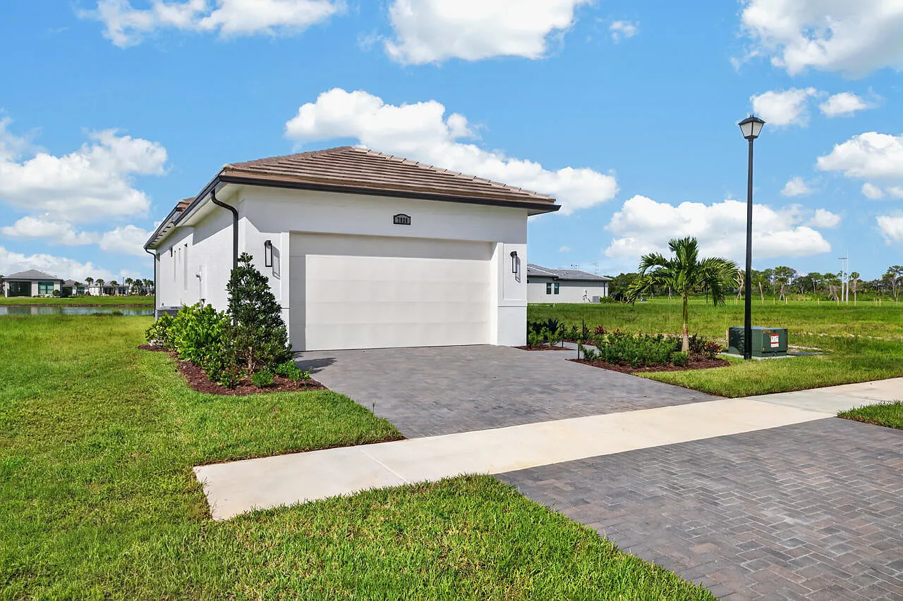 3 bed, 2.0 bath, 1547 sqft, $3,200 — Photo 3