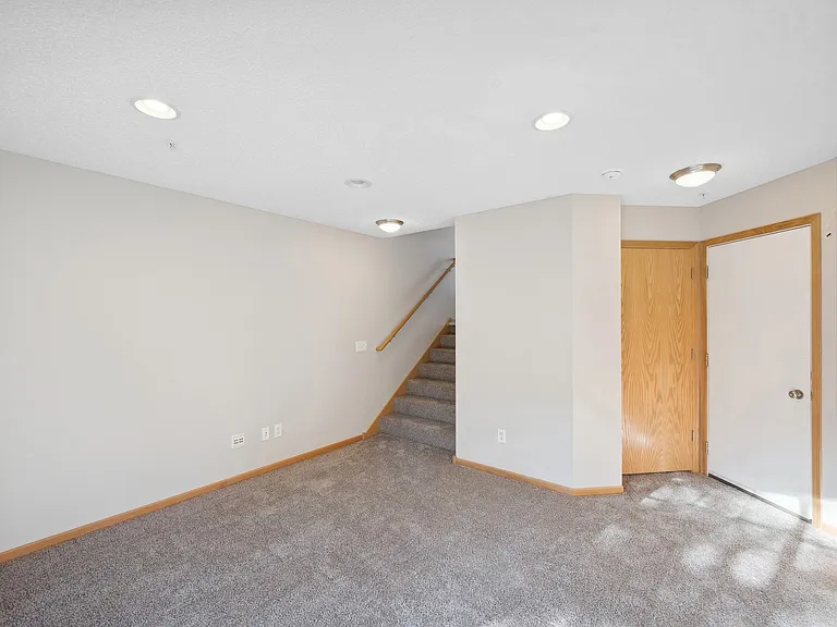 5009 Everest Ln N — Photo 18