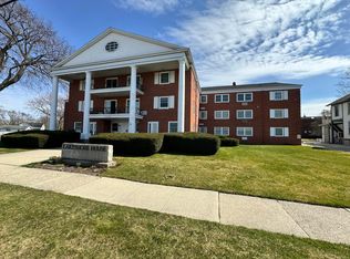 1249 Lakeshore Dr APT 135, Muskegon, MI 49441