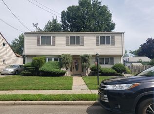 150 Carrol Ave, Woodbridge, NJ 07095