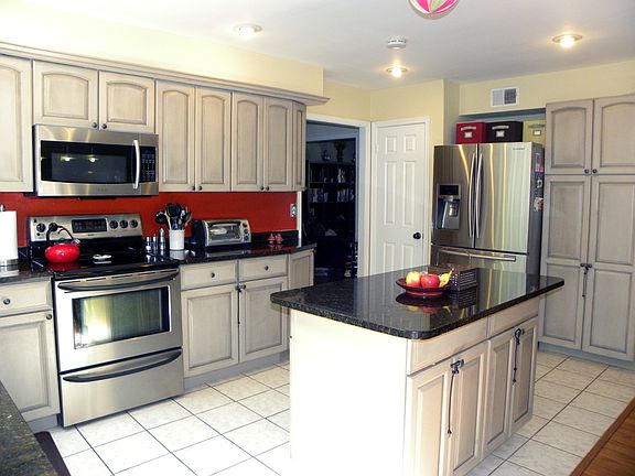 3rd image of 4003 Rainbow Glen Ct