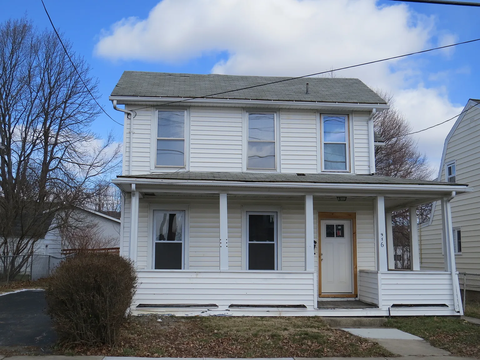 916 Magee St photo 1