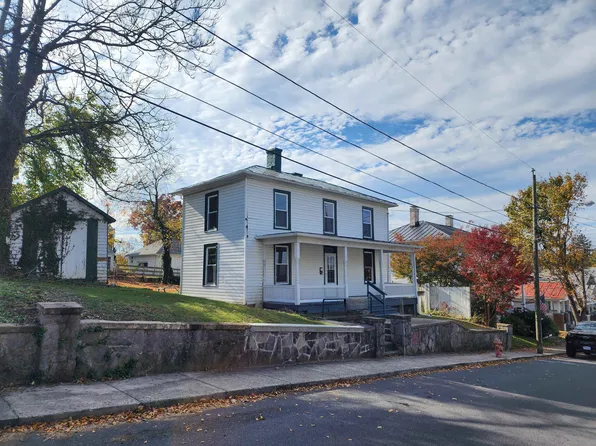 922 Trout St, Staunton, VA 24401