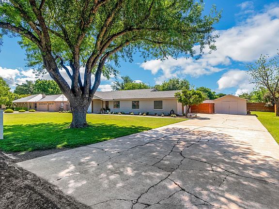 4th image of 213 Clear Springs Rd