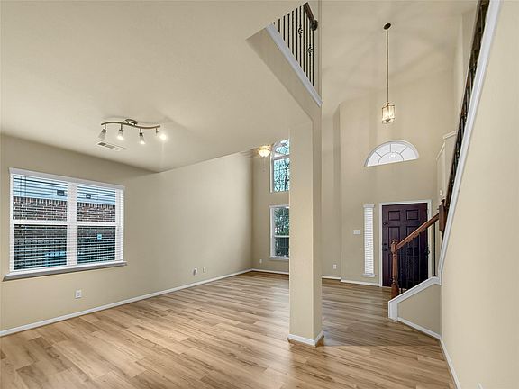 4th image of 34 Hearthwick Rd