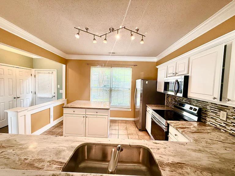 600 Canyon Lake Cir — Photo 6