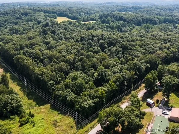  S Daisy Line Road, Pekin, IN 47165