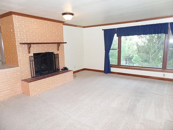 3rd image of 101 Hillside Dr