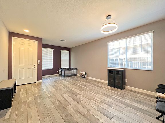 4th image of 10113 Upshaw Way