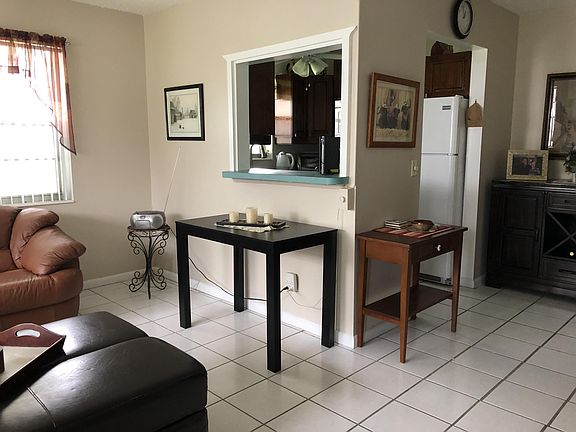 5th image of 256 Windsor Dr