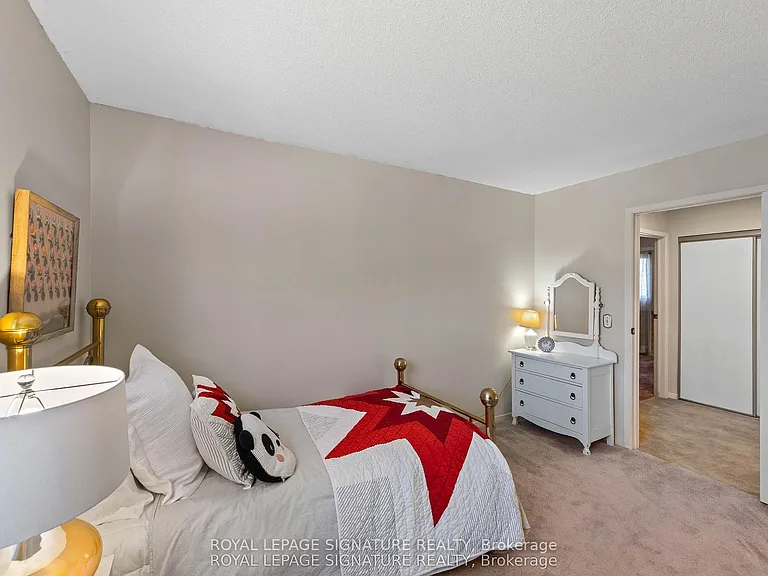 22 Madsen Cres — Photo 36