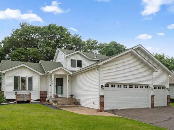 9406 Harpers Ct NE, Blaine, MN 55449