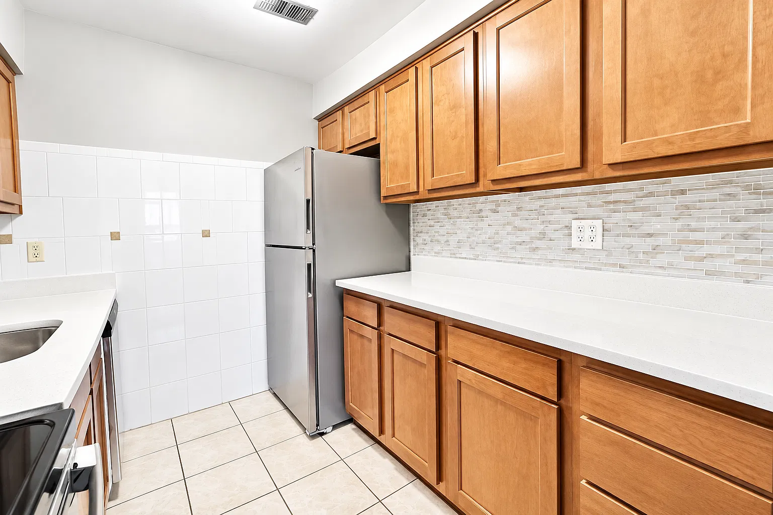 Eden Roc Apartments — Photo 4