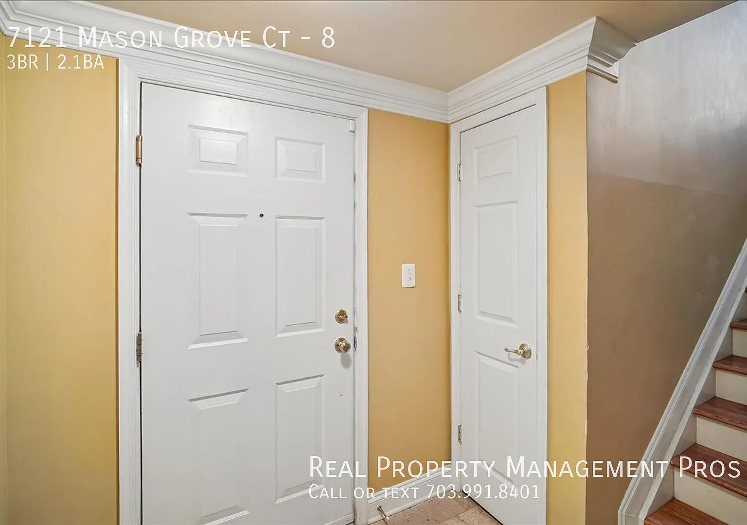 Three levels + 3 bedrooms + oversized garage! — Photo 2