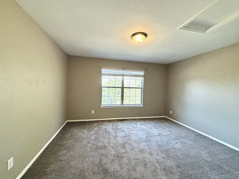 1044 S Paris Ct — Photo 16