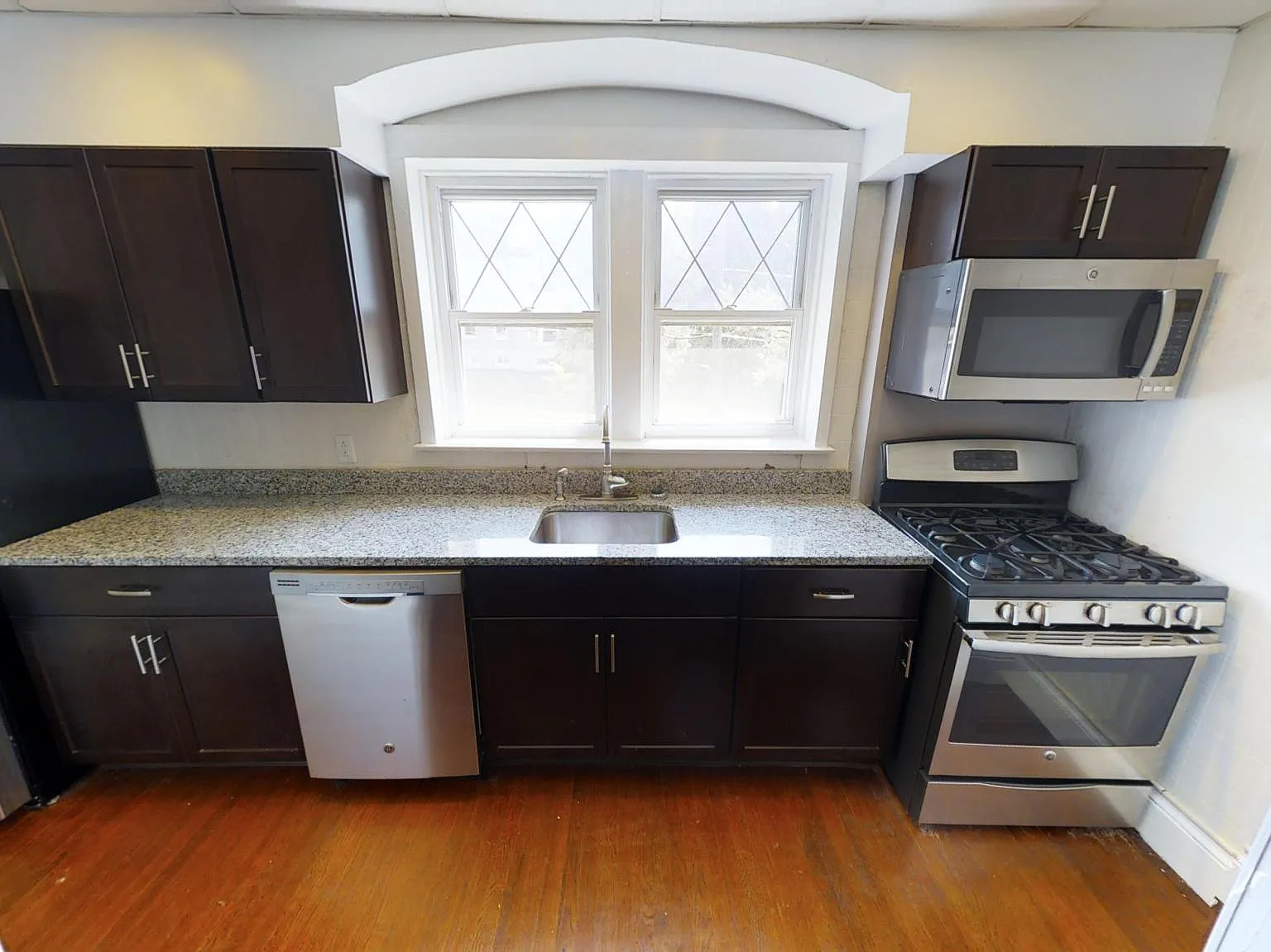 2 bed, $1,650 — Photo 3
