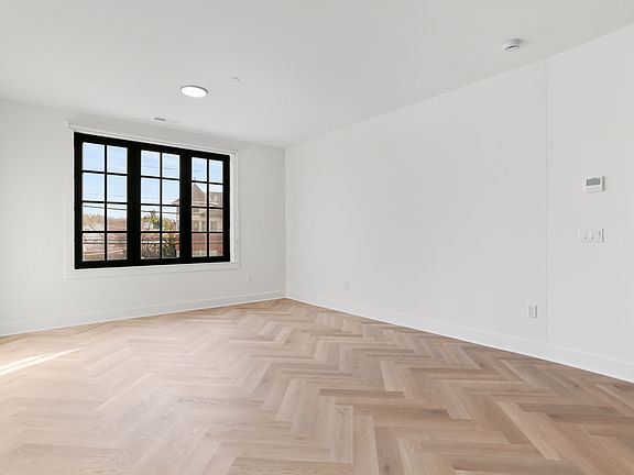 4th image of 100 E Putnam Ave Unit 210
