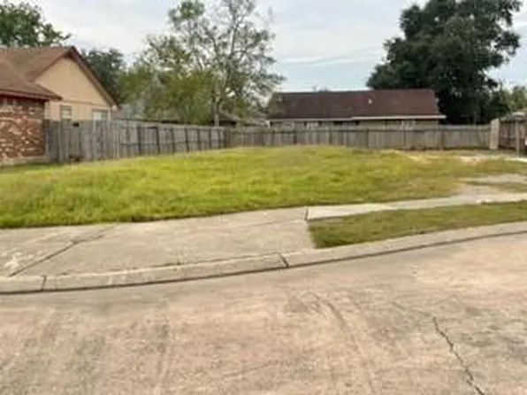 7221 Voyageur Ct, New Orleans, LA 70129