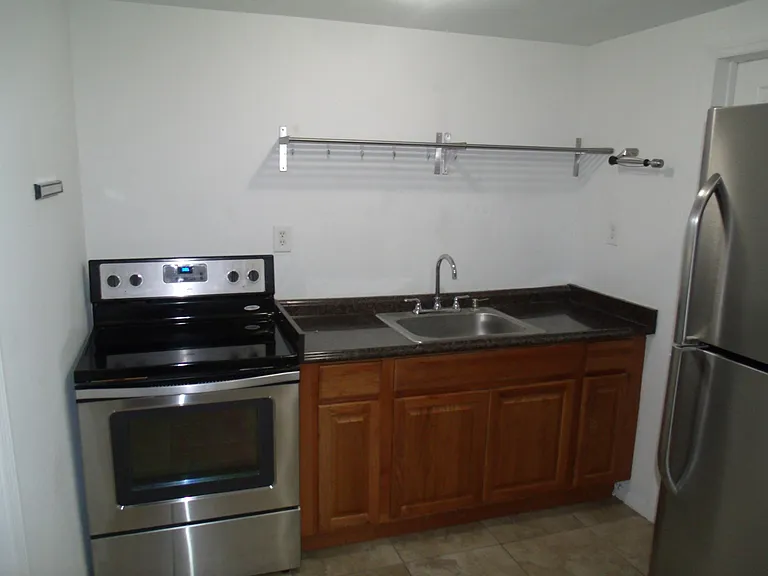 2011 Davis St #C — Photo 6
