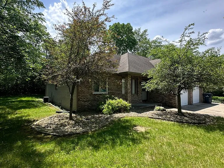 14315-14317 W Heather Ln — Photo 2