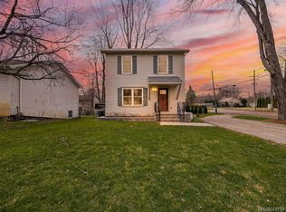 902 McClellan St, Lake Orion, MI