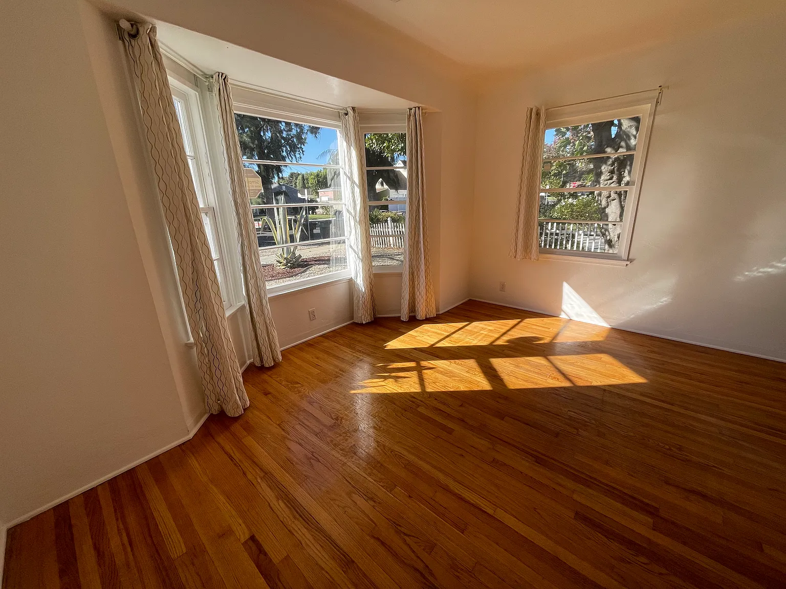 3 bed, 1800 sqft, $5,575 — Photo 4