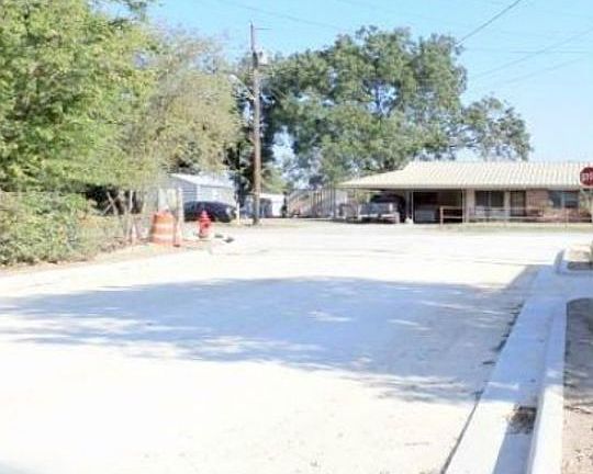 Exterior Neighborhood (street photo)