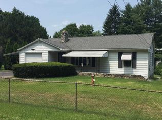 2 Gary Dr, Hyde Park, NY 12538