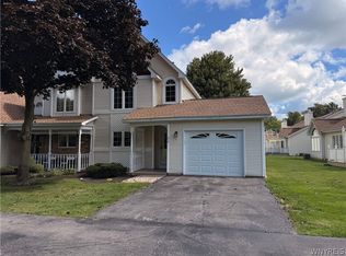 24 Sugar Berry Ln, Williamsville, NY 14221