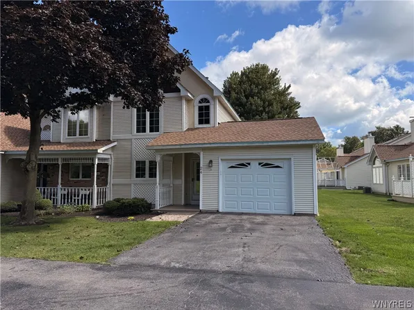 24 Sugar Berry Ln, Williamsville, NY 14221