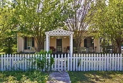302 S Burleson — Photo 10