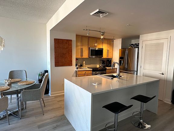5th image of 1020 N Highland St Unit 1015