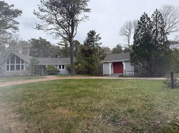 33 Paddock Way, Mashpee, MA 02649